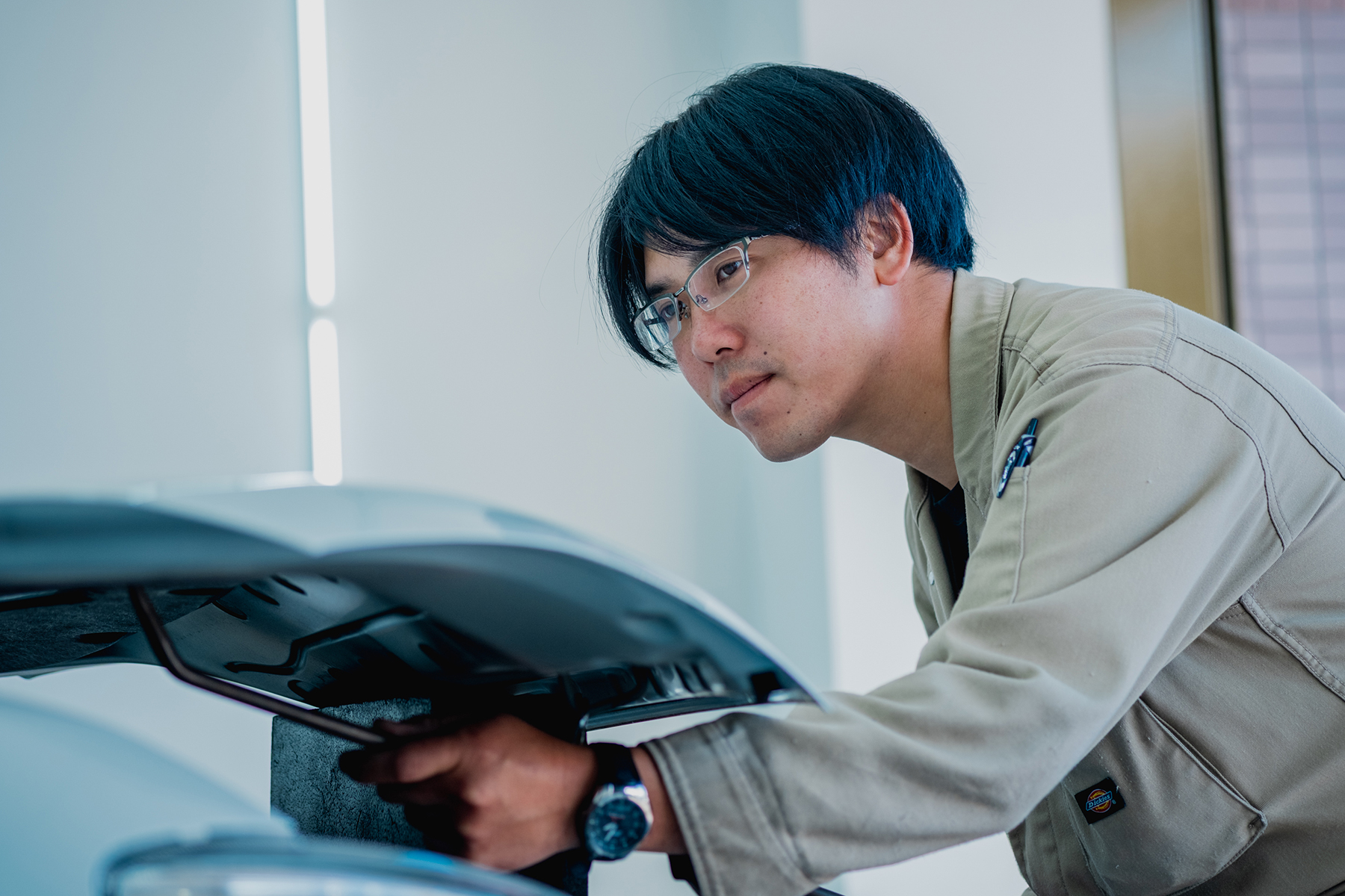 小さなへこみを自然に整える デントリペアという技術